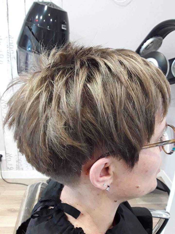 Un diagnostic de votre visage pour une coupe personnalisée.